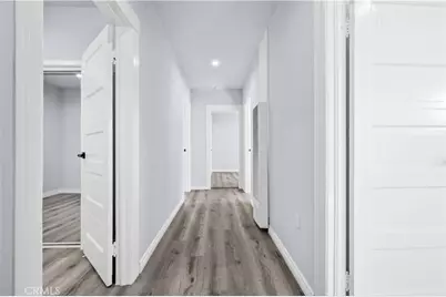 136 W 43rd Place, Los Angeles, CA 90037 - Photo 4