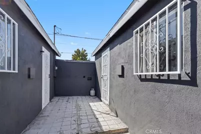 1049 W 67th, Los Angeles, CA 90044 - Photo 12