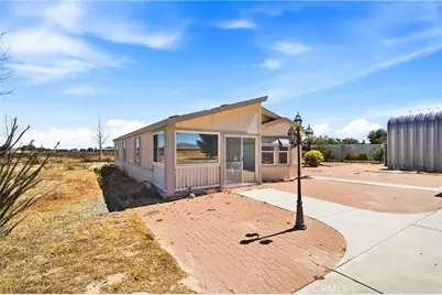 8848 W Avenue D8, Lancaster, CA 93536 - Photo 2