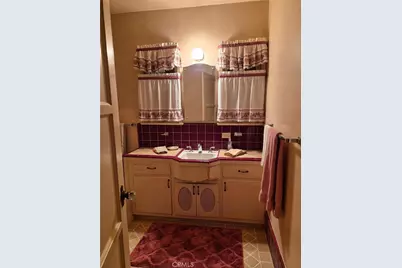 10124 Hildreth Avenue, South Gate, CA 90280 - Photo 4