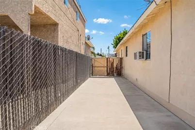 8437 San Vincente, South Gate, CA 90280 - Photo 26