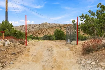 29310 Devils Punch Bowl, Juniper Hills, CA 93553 - Photo 20