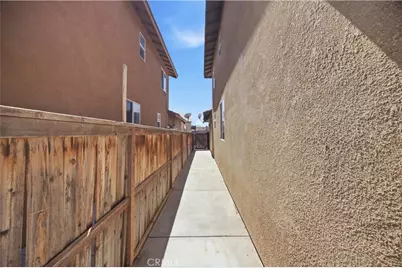 14368 Honeyhill St, Victorville, CA 92394 - Photo 32
