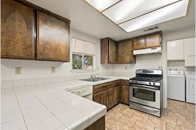 13785 Deauville, Victorville, CA 92395 - Photo 8
