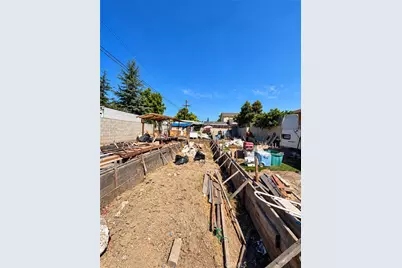 661 W 65th, Los Angeles, CA 90044 - Photo 2