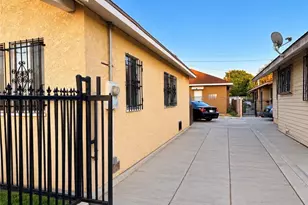 4267 Menlo, Los Angeles, CA 90037 - Photo 2