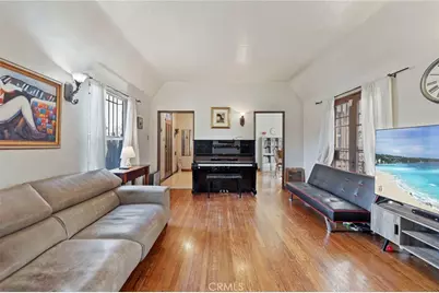 2020 S Gramercy, Los Angeles, CA 90018 - Photo 12