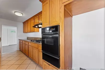 10031 San Antonio, South Gate, CA 90280 - Photo 6