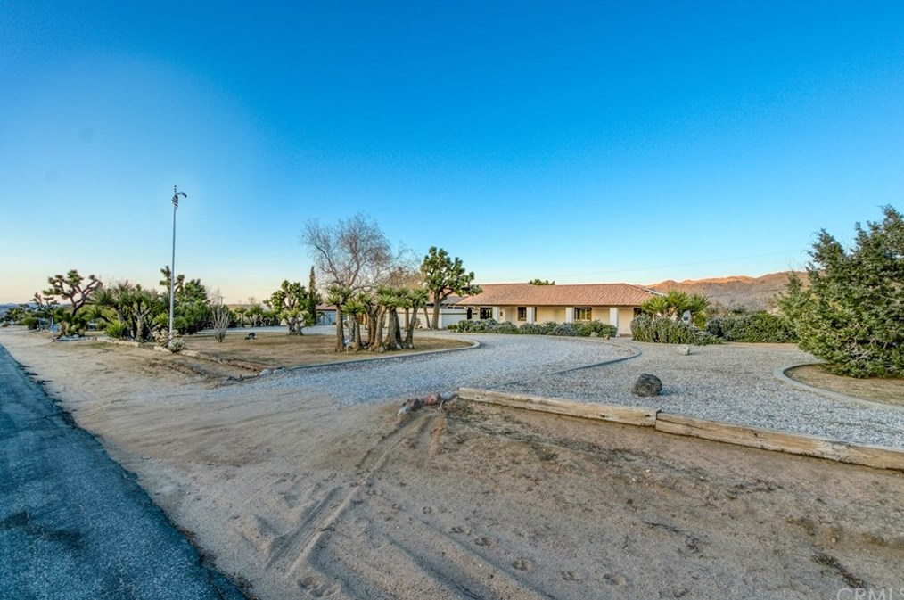 9159 Hermosa Ave, Yucca Valley, CA 92284-6441