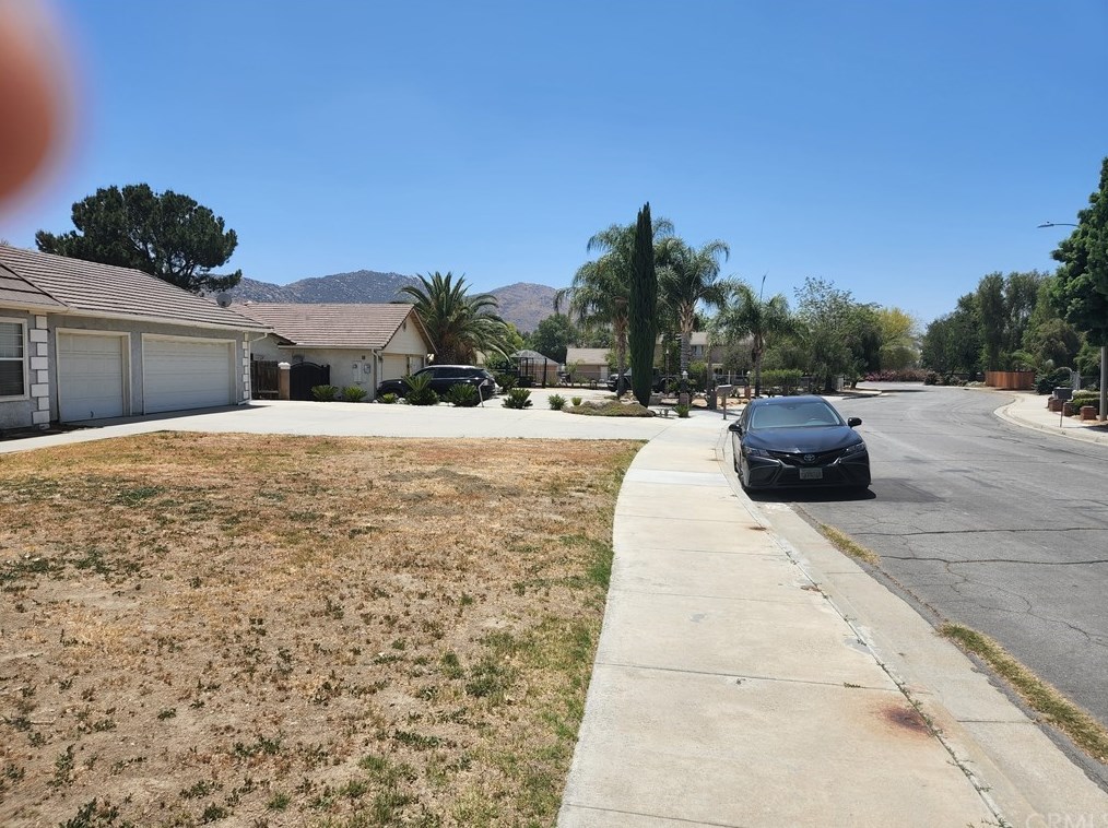 13554 Plantation Way, Moreno Valley, CA 92555-8217