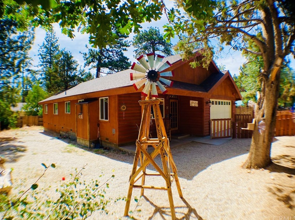 533 Sunset Ln, Big Bear City, CA 92386