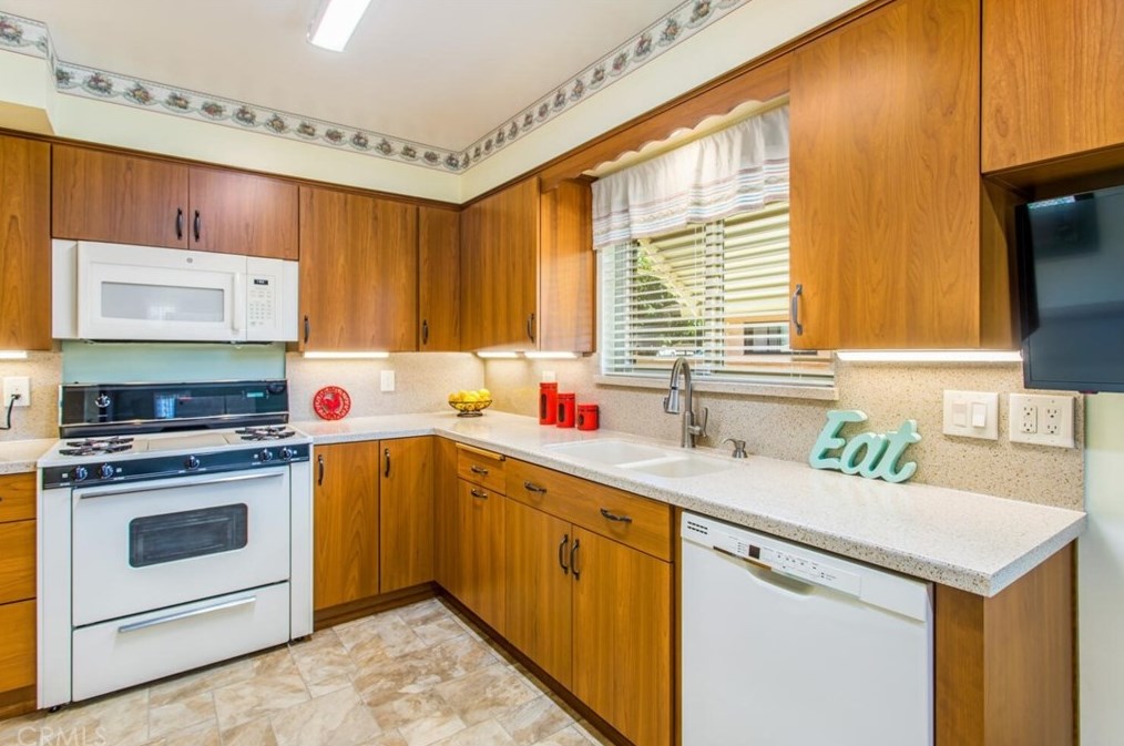 677 Oak Valley Pkwy, Beaumont, CA 92223