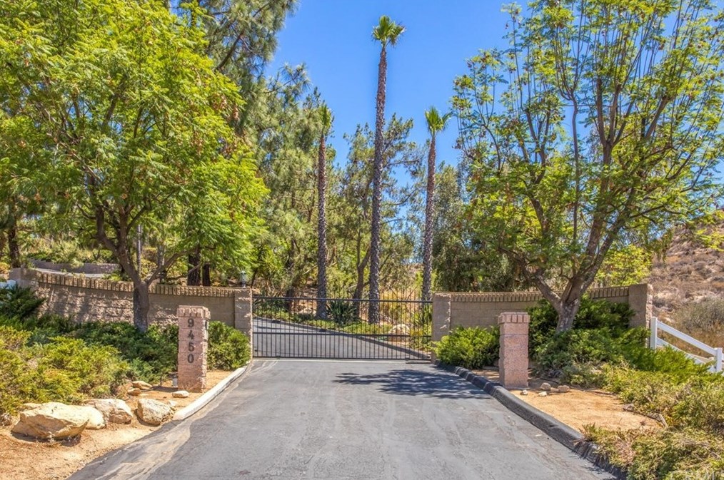 9450 Manor Mountain Ct, Moreno Valley, CA 92557-1400