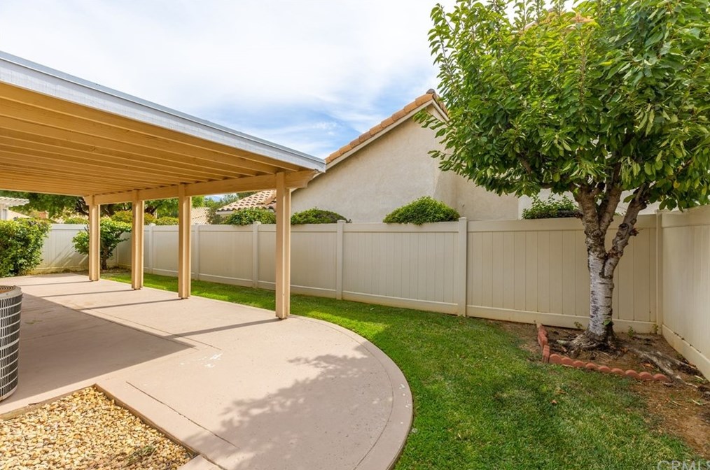 674 Shinecock Dr, Banning, CA 92220-5354