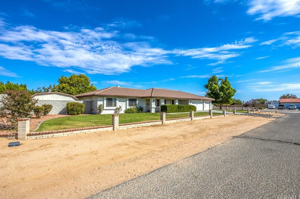 17522 La Junta St, Hesperia, CA 92345-7237