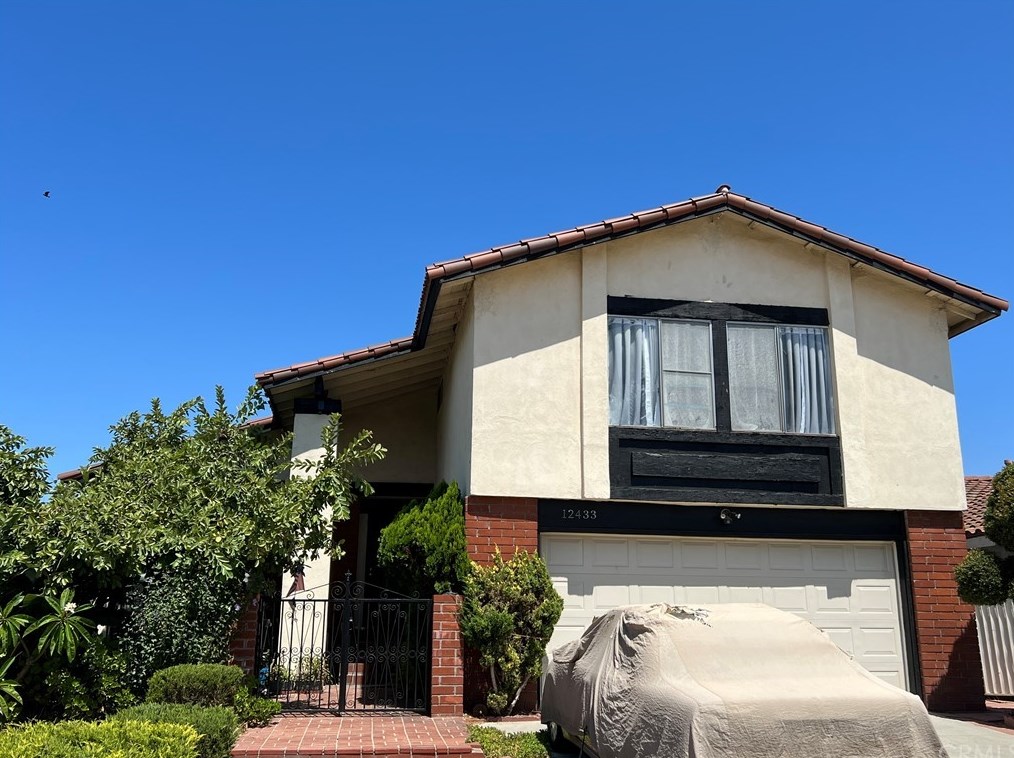 12433 Sunnycreek Ln, Artesia, CA 90703-2050