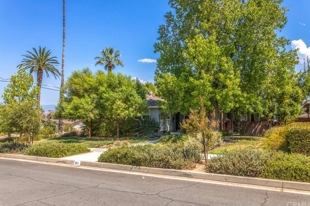 801 Nottingham Dr, Redlands, CA 92373