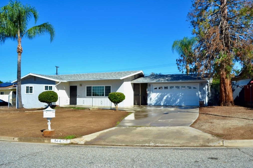 144 Harruby Dr, Calimesa, CA 92320-1704