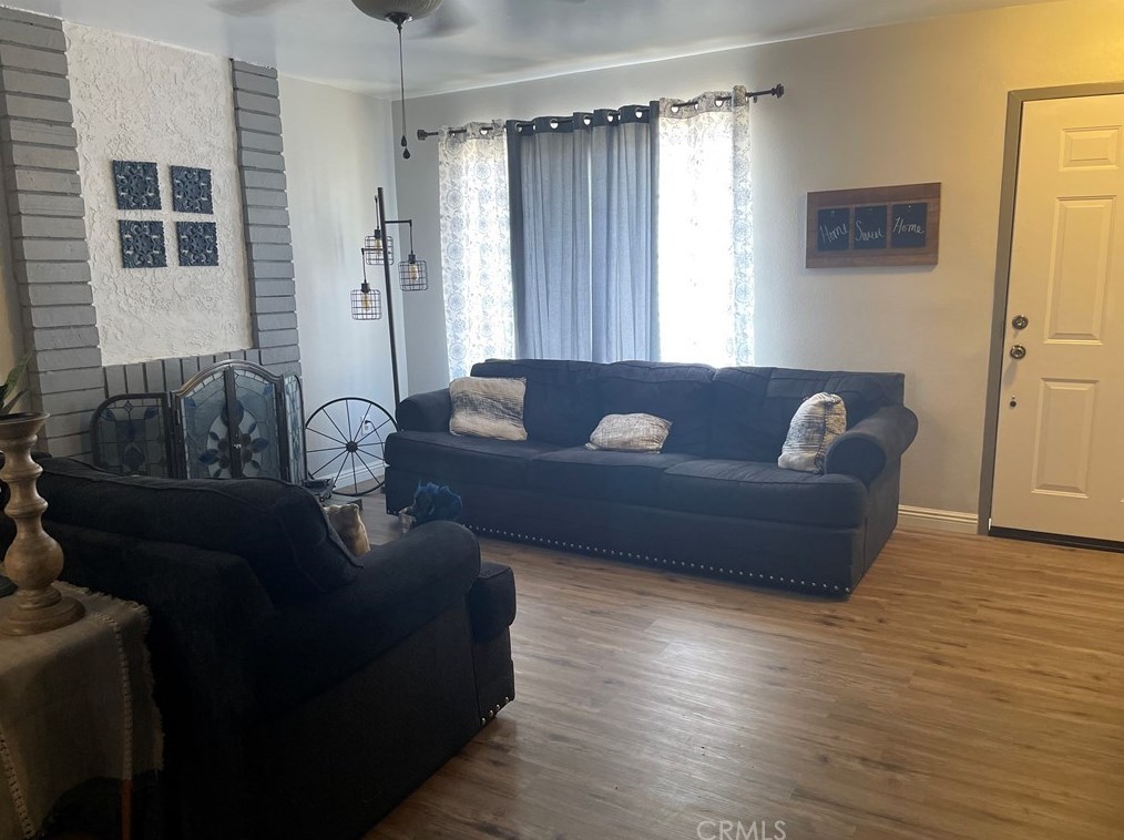 7737 Acacia Ave, Fontana, CA 92336-2601
