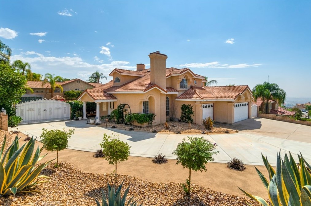 6917 Roddick Dr, Highland, CA 92346-5077