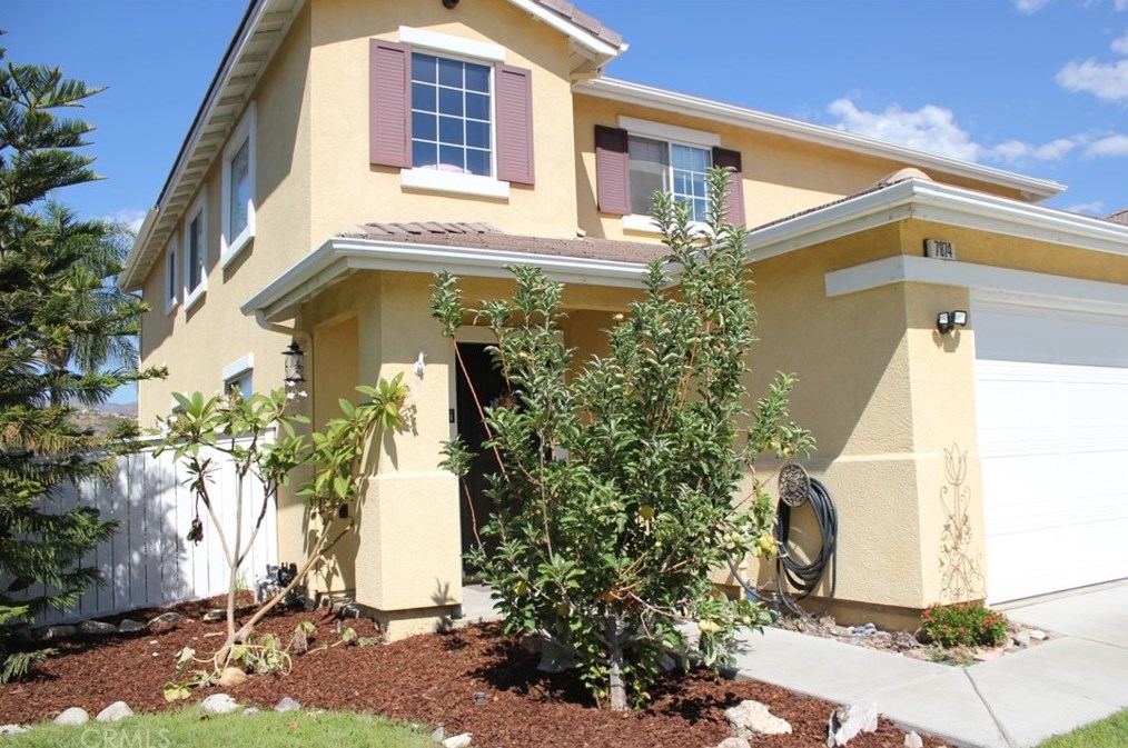 7874 Calle Del Rio St, Highland, CA 92346-6333