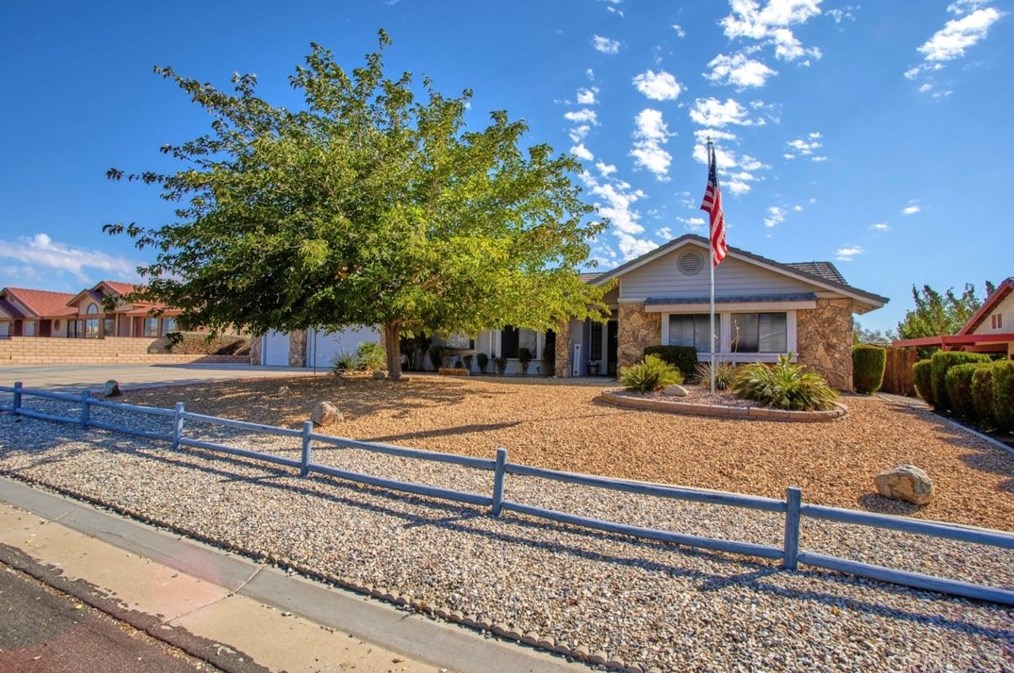 13347 Ivanpah Rd, Apple Valley, CA 92308-6066