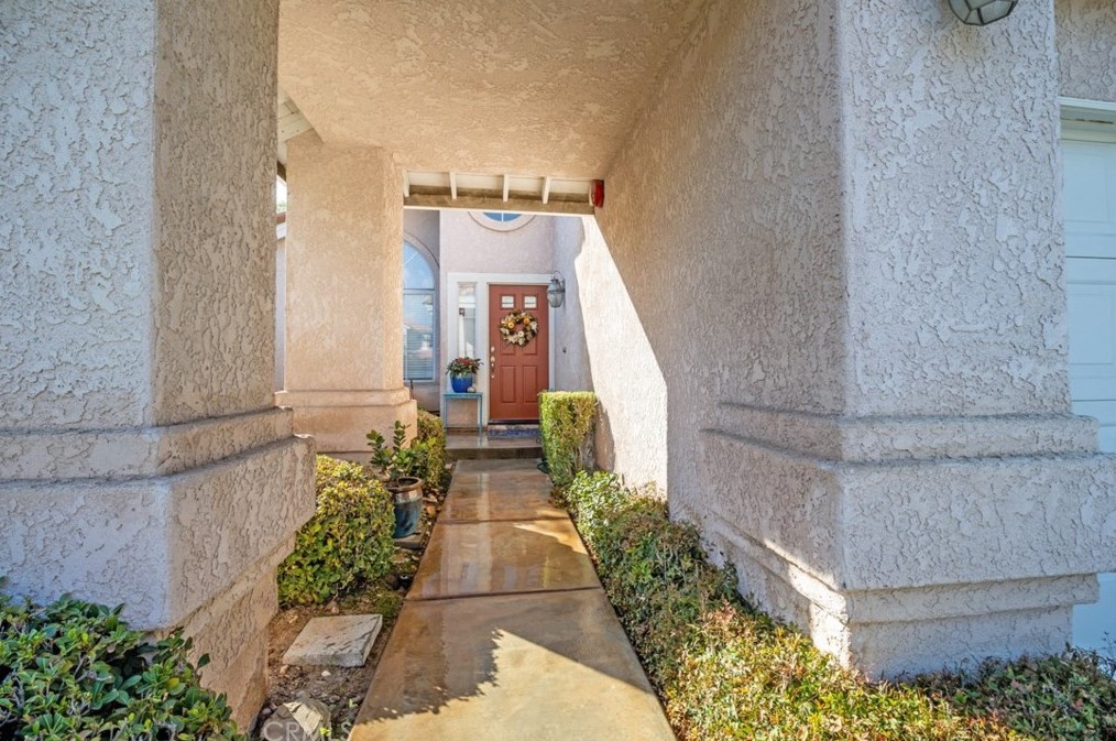 6932 Rockspring Ln, Highland, CA 92346-5499