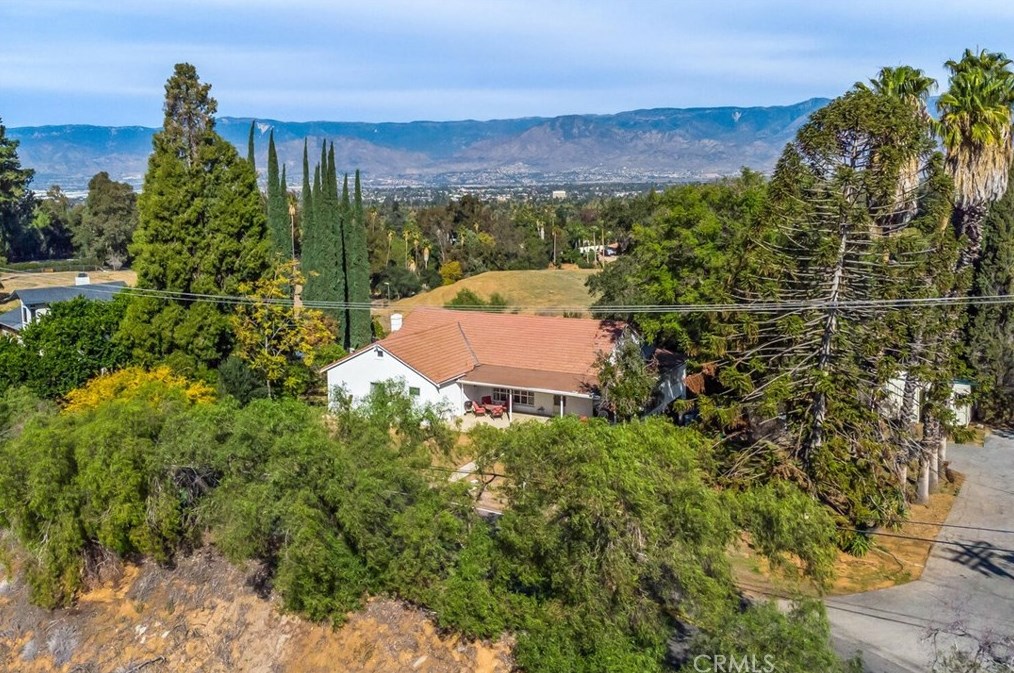 1240 Sunset Dr, Redlands, CA 92373-6505