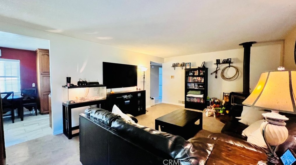 681 King St, Banning, CA 92220-2334