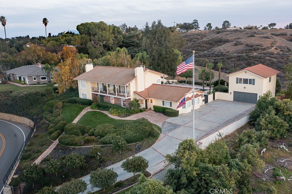 203 Sunset Dr, Redlands, CA 92373-7251