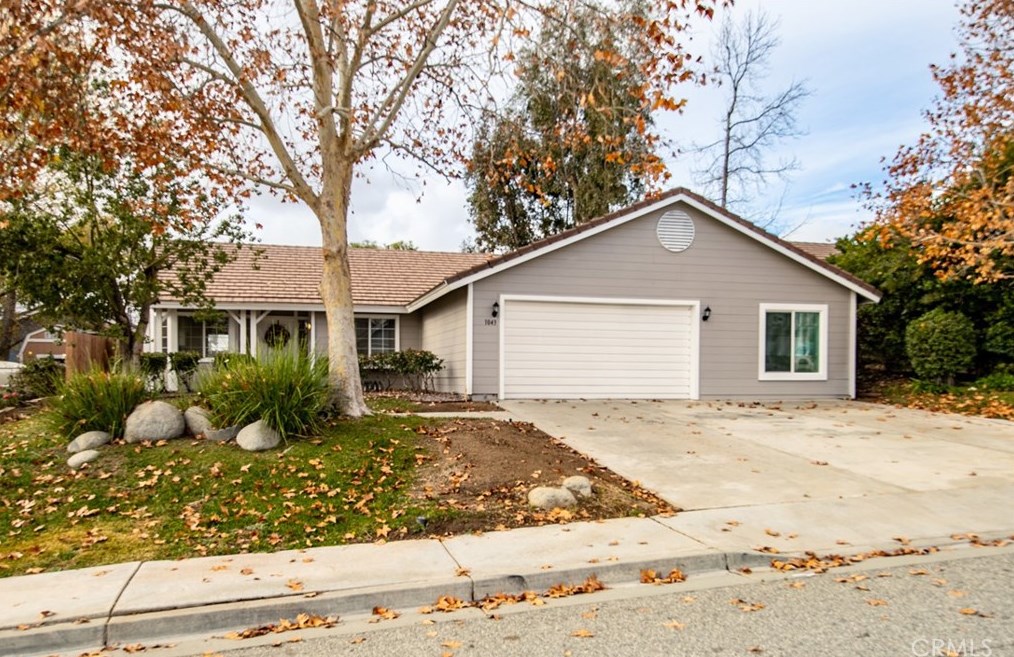 1043 Juniper Pl, Banning, CA 92220-1407
