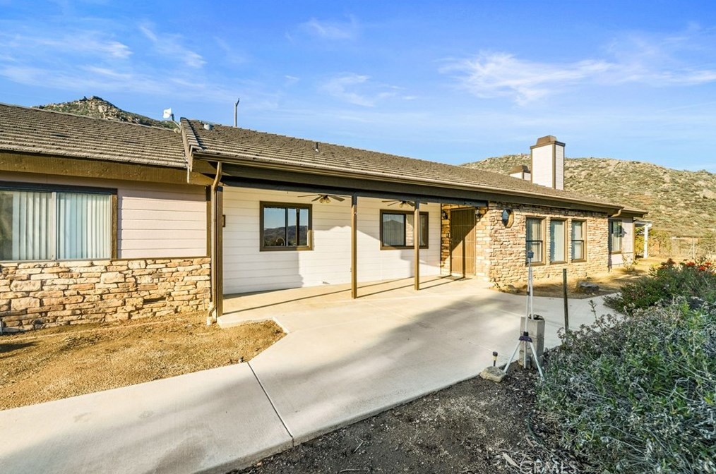 30555 Phino Ln, Winchester, CA 92596-9592