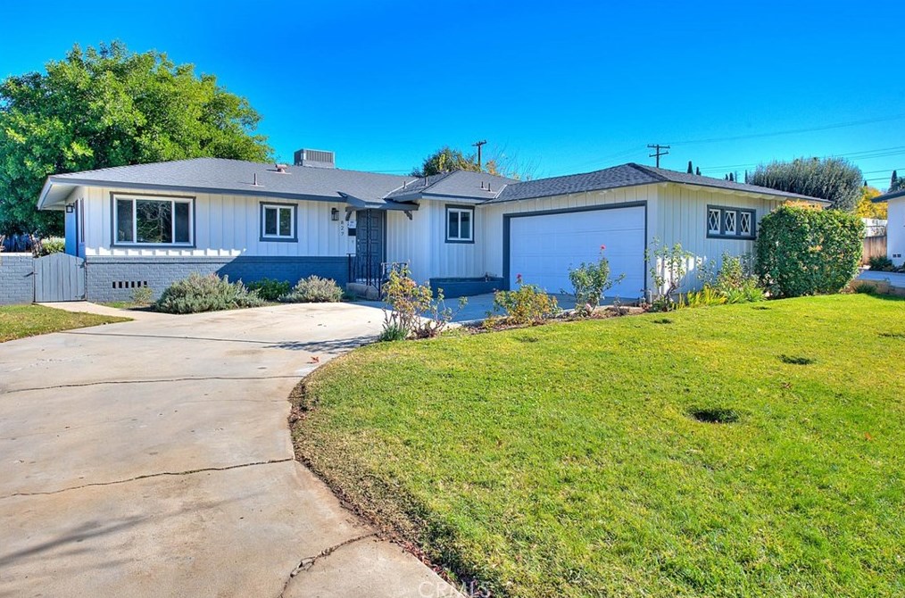 827 Robinhood Ln, Redlands, CA 92373