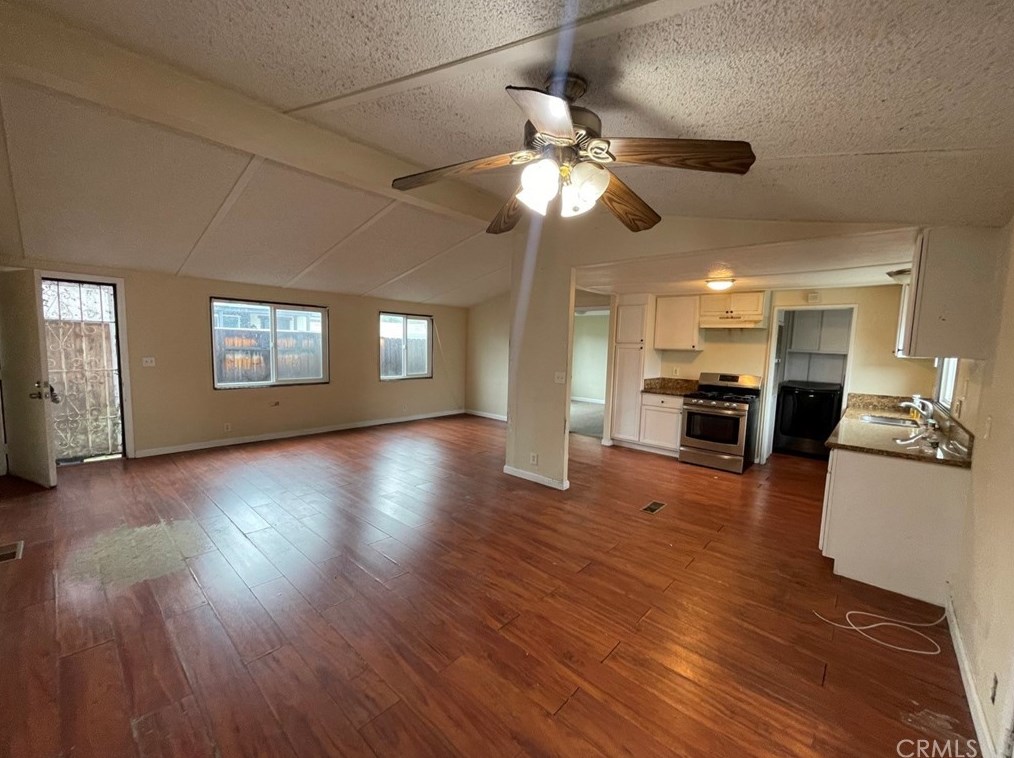 700 E Washington St #203, Colton, CA 92324