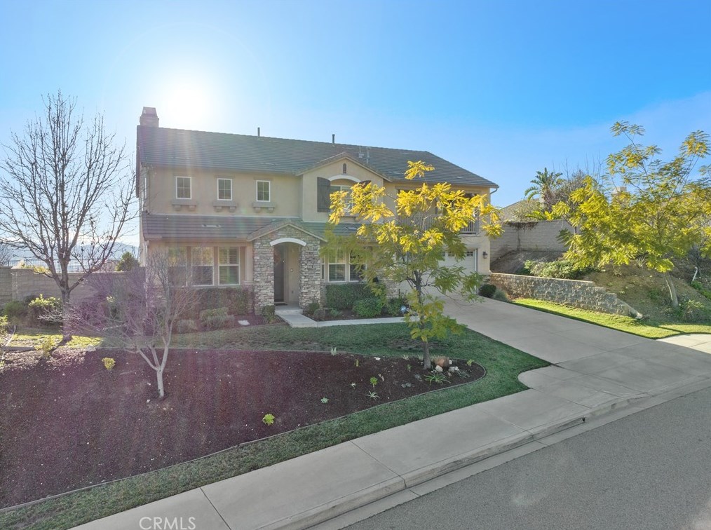 6352 Cloverhill Dr, Highland, CA 92346