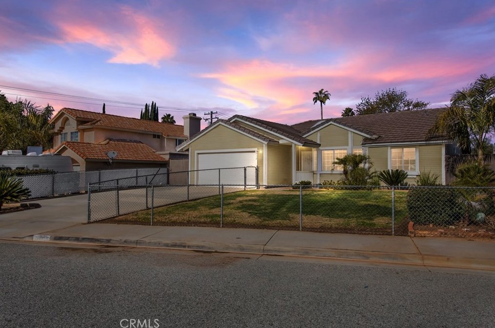 212 Greentree Cir, Calimesa, CA 92320-2401