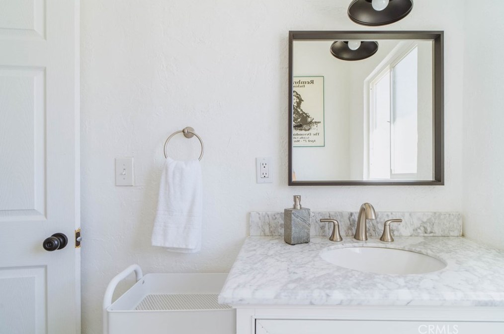 6462 Marvin Dr, Yucca Valley CA  92284-5732 exterior