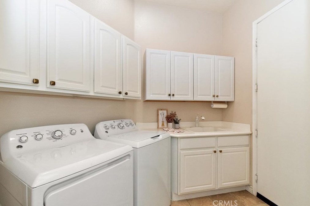 825 Sherwood Ct, Beaumont CA  92223-8556 exterior