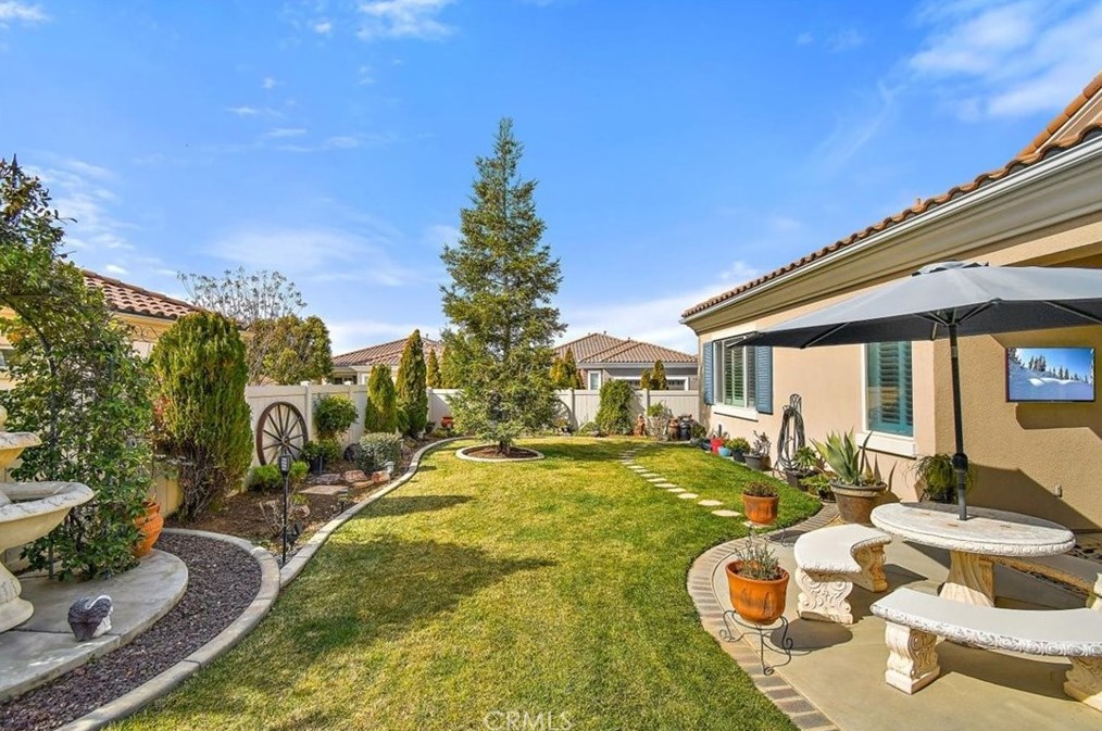 825 Sherwood Ct, Beaumont CA  92223-8556 exterior