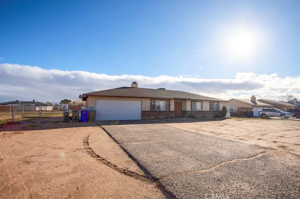 22231 Gayhead Rd, Apple Valley, CA 92307