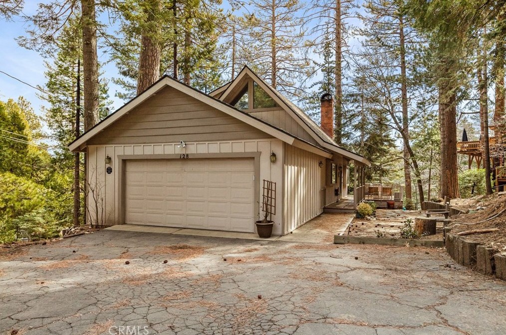 128 N Fairway Dr, Lake Arrowhead, CA 92352