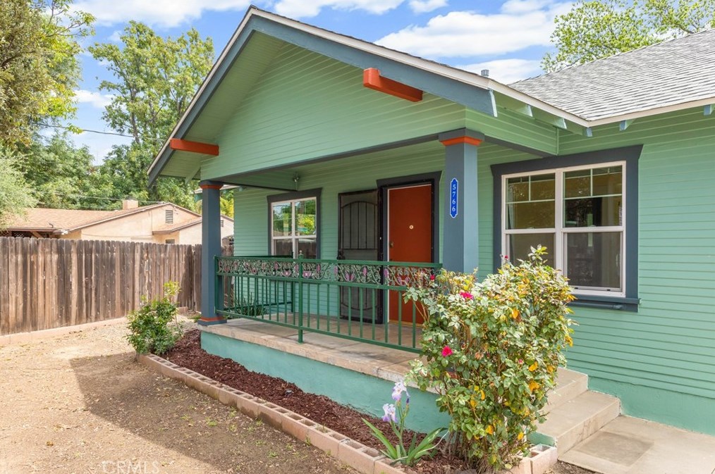 5766 Grand Ave, Riverside, CA 92504