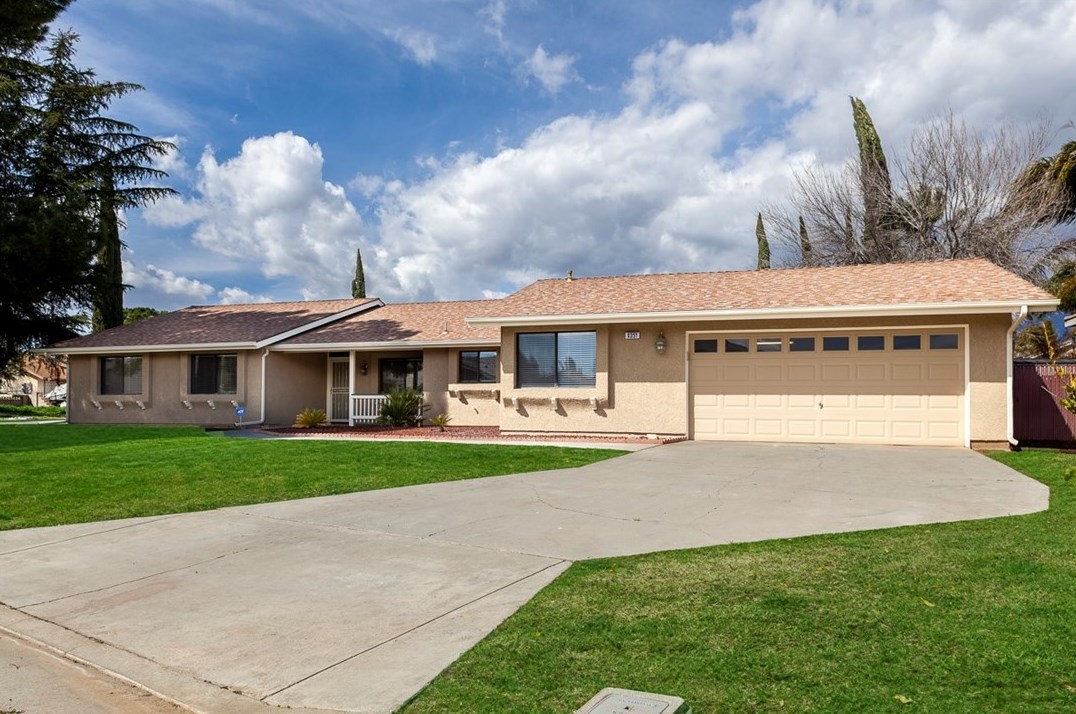 4351 Hoffer St, Banning, CA 92220-1286