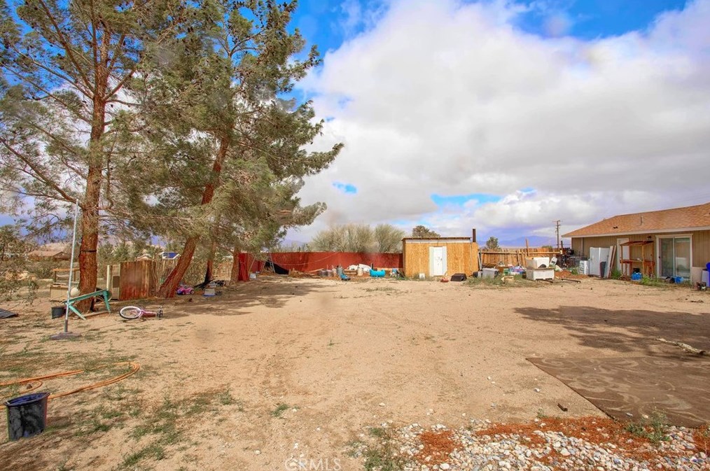 9048 Mesa Rd, Lucerne Valley CA  92356 exterior