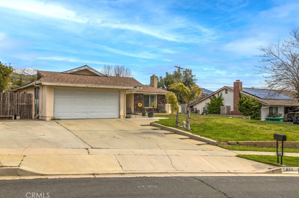885 W Hoffer St, Banning, CA 92220