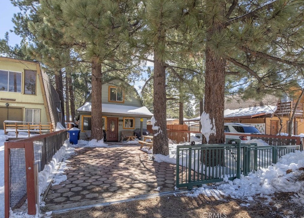 822 W Country Club Blvd, Big Bear City, CA 92314