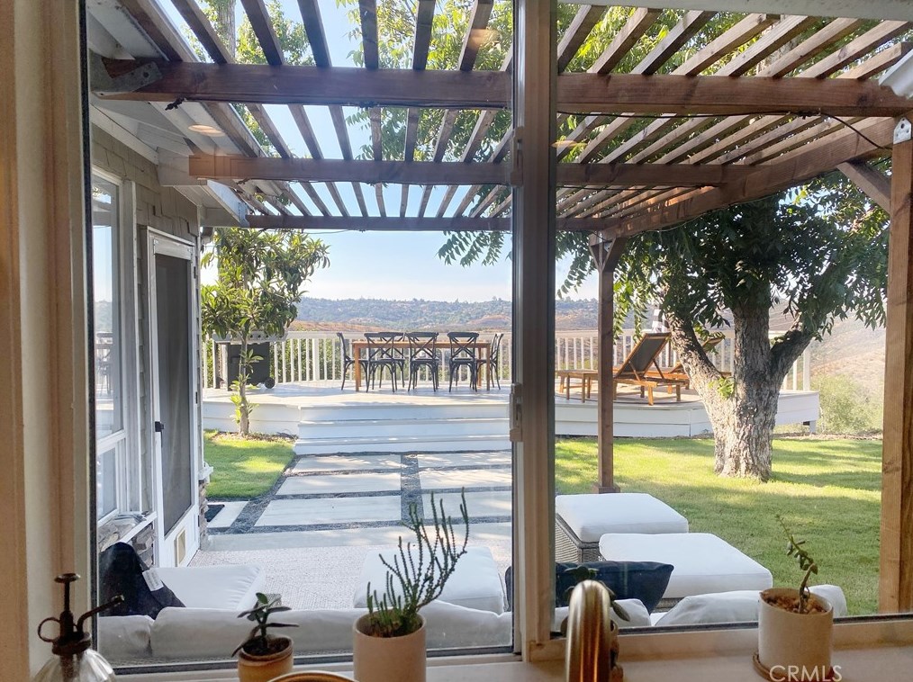 40451 Rock Mountain Dr, Fallbrook CA  92028-9729 exterior