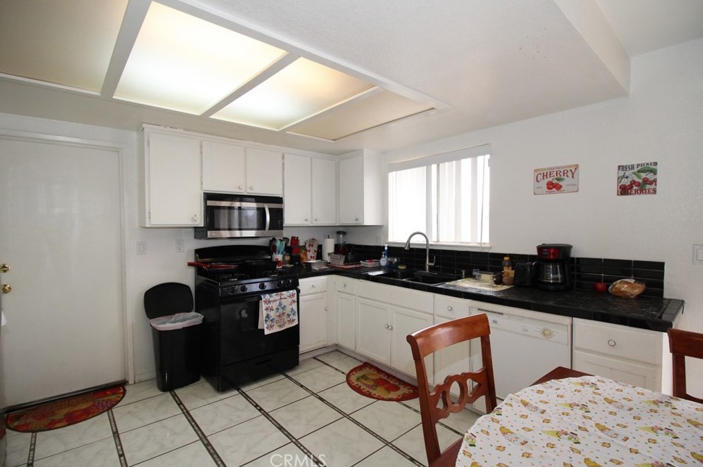 15876 Ute Rd, Apple Valley CA  92307-3122 exterior