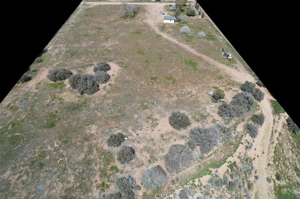 8475 Roadrunner Ln, Phelan, CA 92371