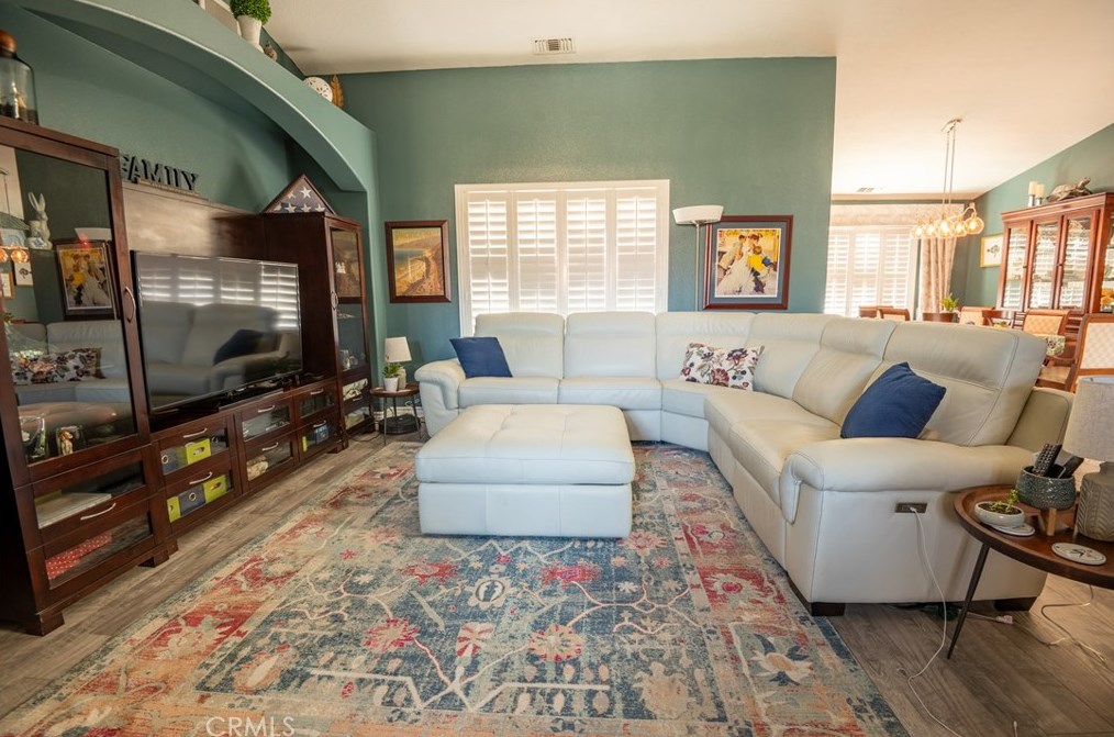 18369 Verano St, Hesperia, CA 92345-5263